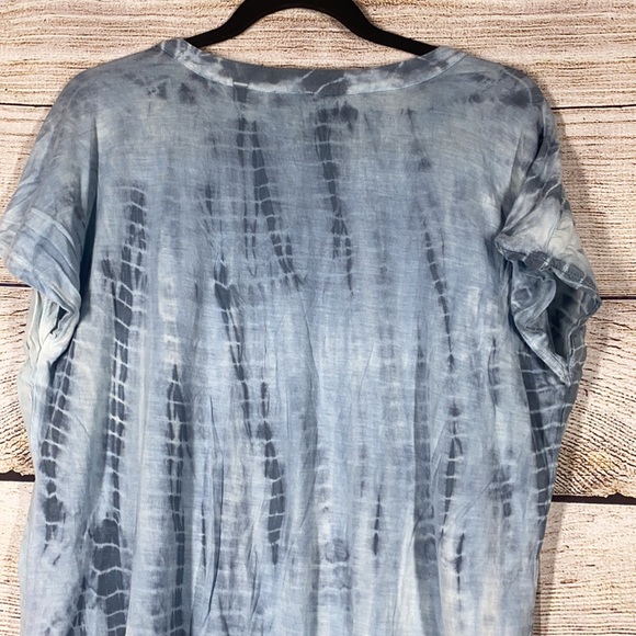 Cynthia Rowley Woman Blue Tie Dye V-Neck Short Sleeve Curved Hem Pocket T-Shirt - Picture 11 of 12
